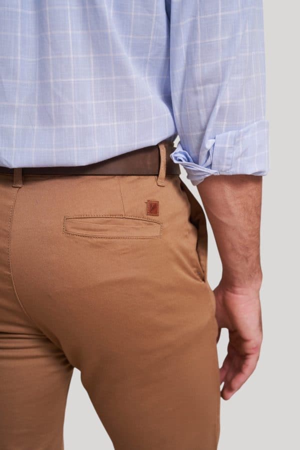 Pantalón chino camel Detroit C