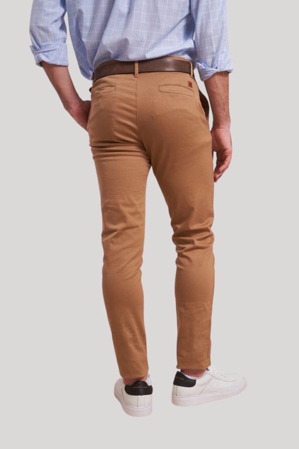 Pantalón chino camel Detroit C