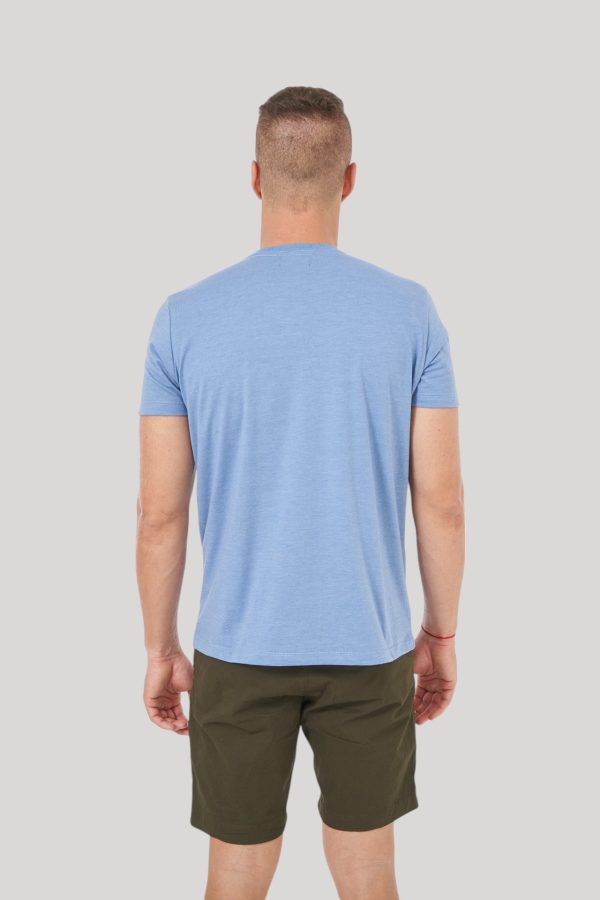 Remera de algodón color celeste