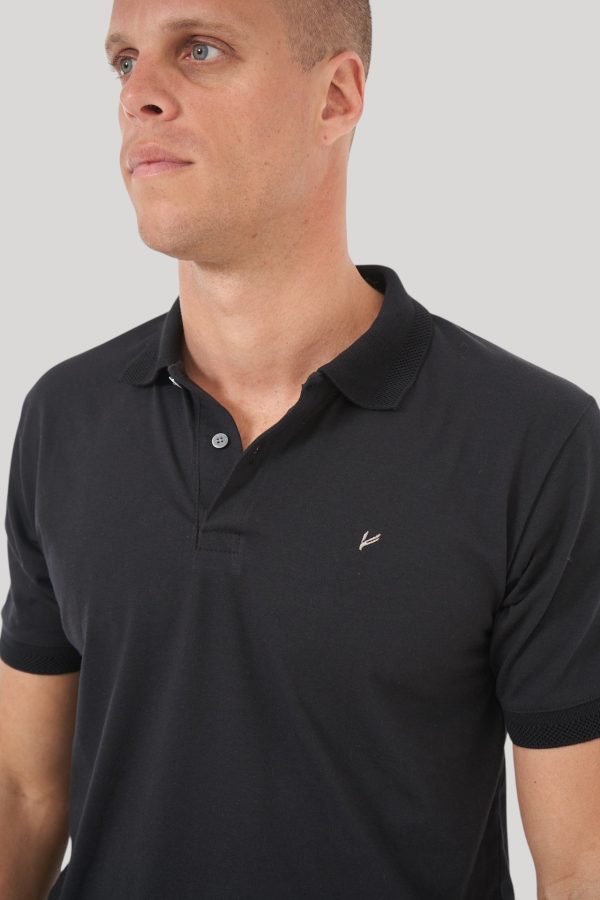 Chomba color negro cuello jacquard Jasper