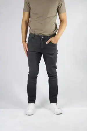 Jean negro semi slim Black