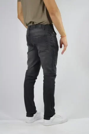 Jean negro semi slim Black