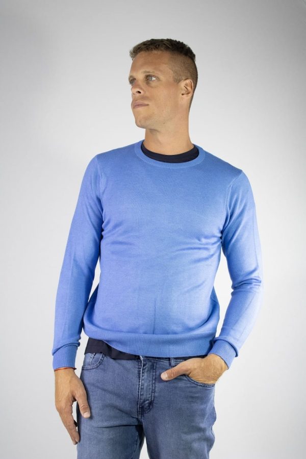 Sweater azul aéreo cuello redondo Windsor