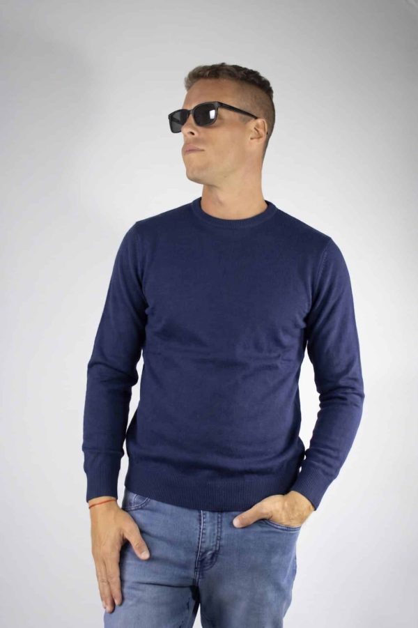 Sweater azul marino cuello redondo