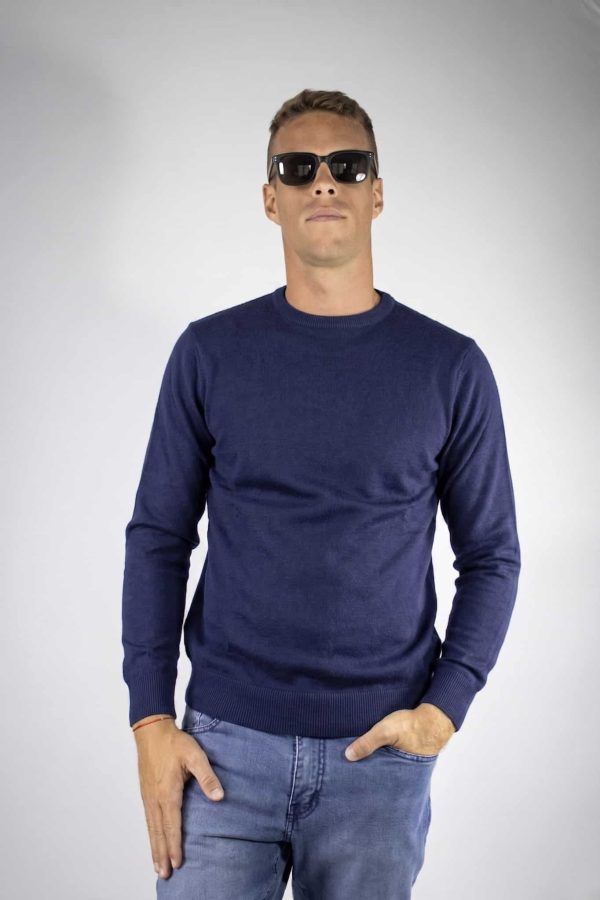 Sweater azul marino cuello redondo