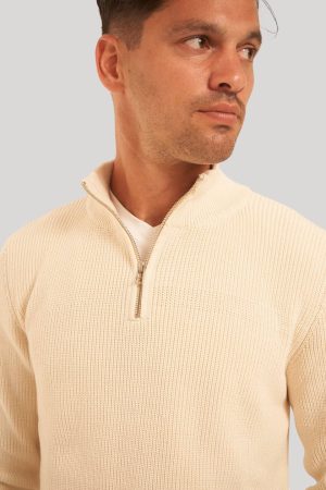 Sweater color crudo medio cierre Chelsea