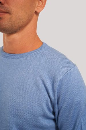 Sweater azul aéreo cuello redondo Windsor