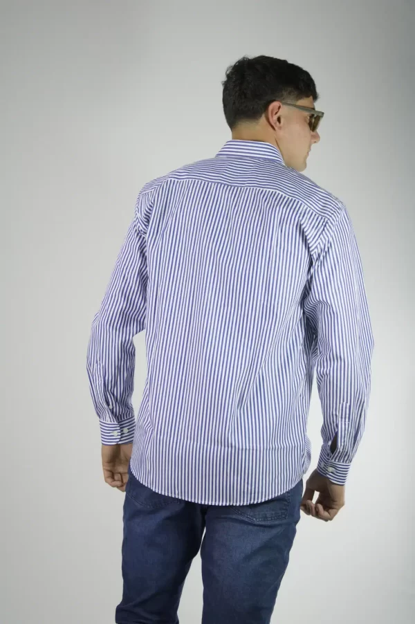 Camisa rayada azul y blanco