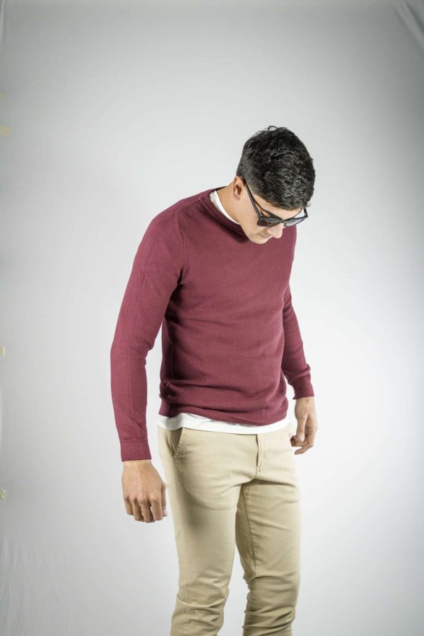 Sweater bordo cuello redondo