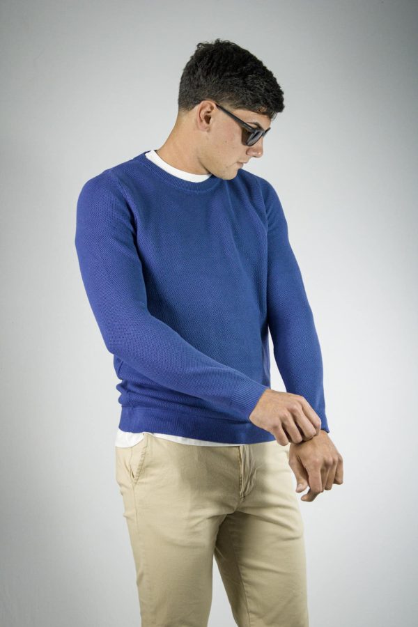 Sweater azul cuello redondo