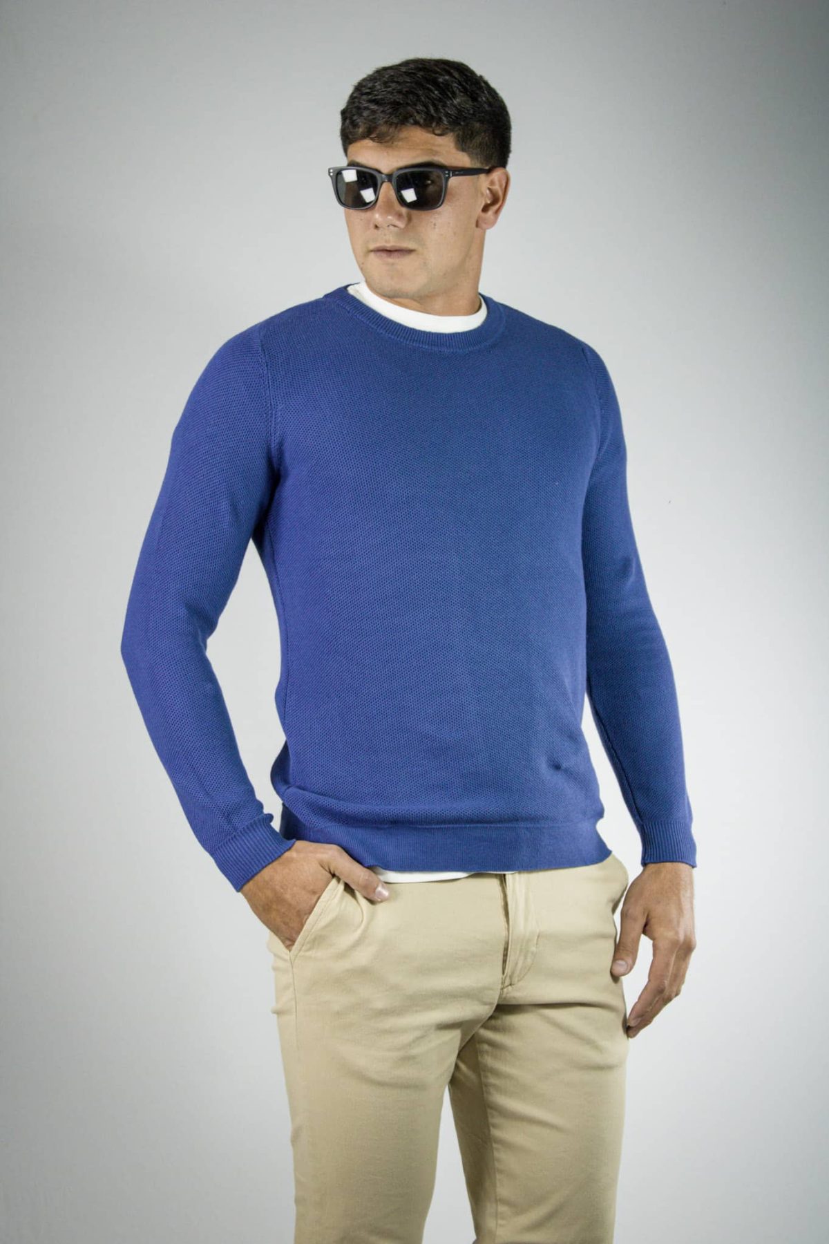 Sweater azul cuello redondo