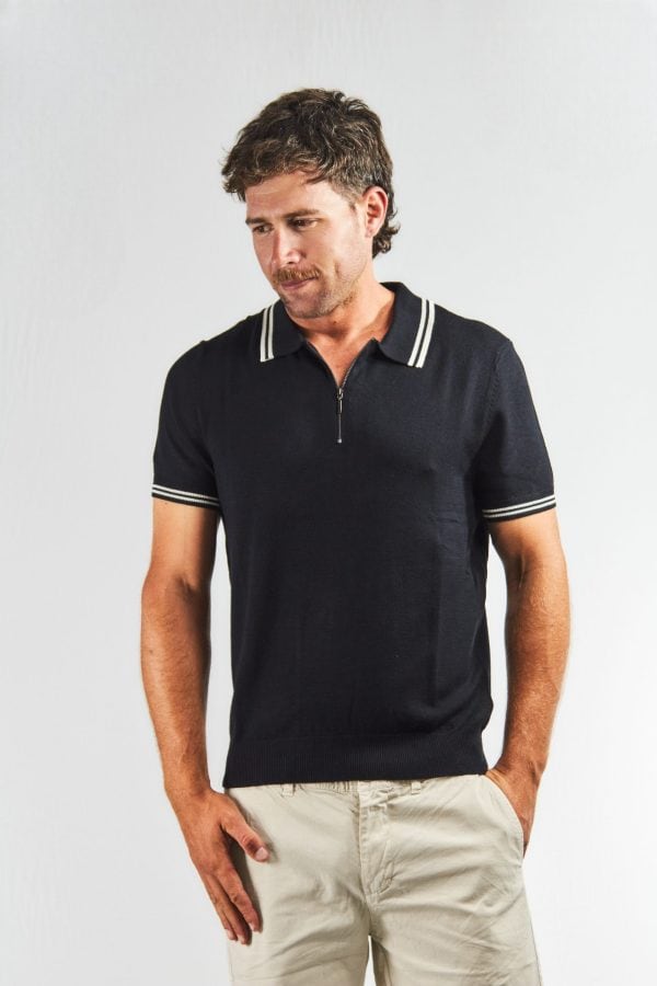 Chomba tejida negra con cierre