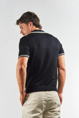 Chomba tejida negra con cierre