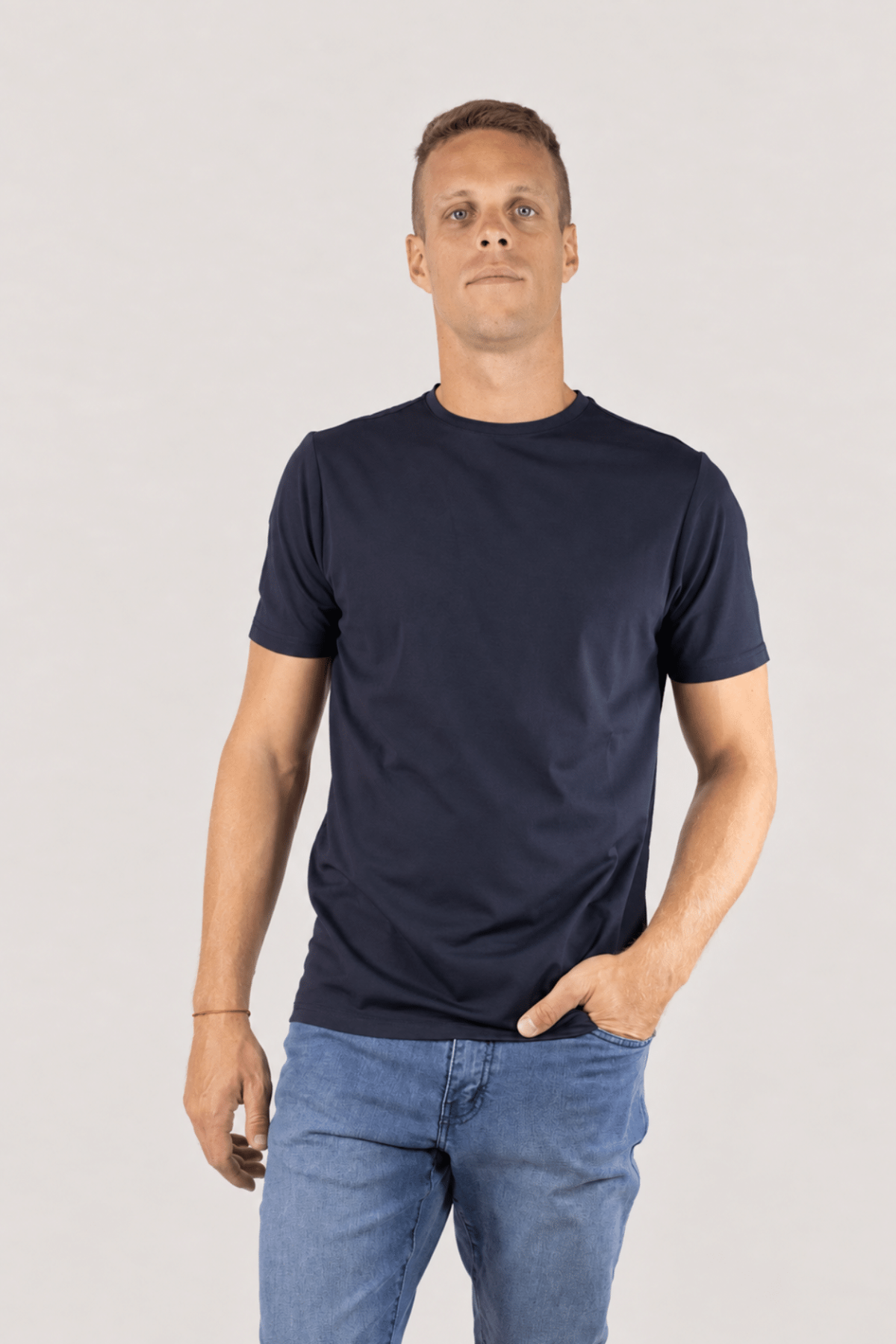 Remera azul marino tela premium