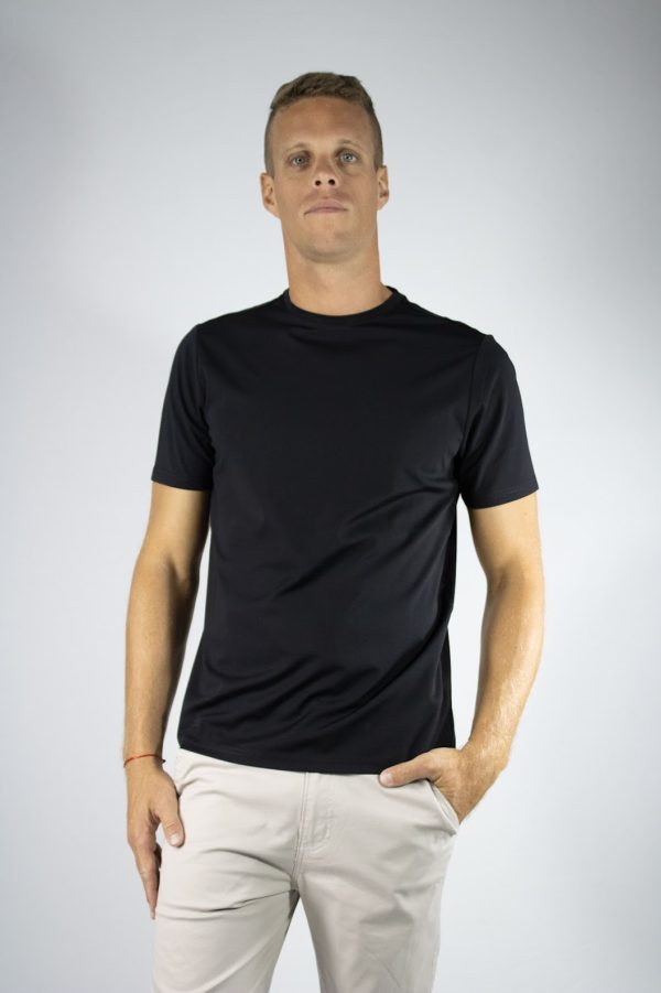 Remera tela premium color negra