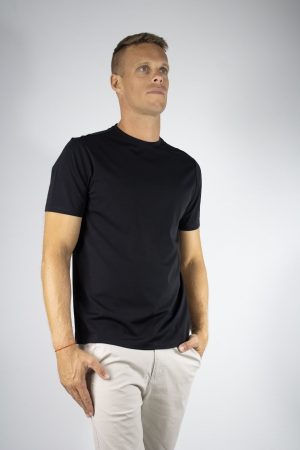 Remera tela premium color negra