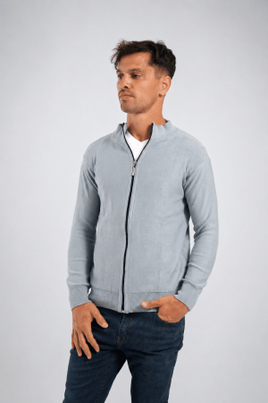 Campera tejida con cierre celeste