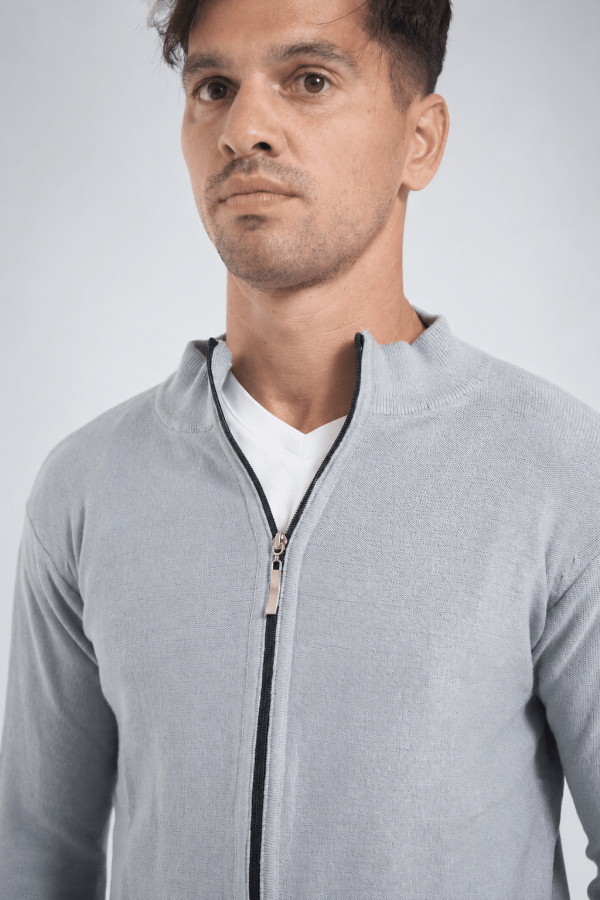 Campera tejida con cierre celeste