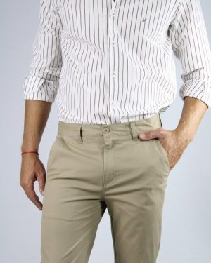 Pantalón chino color beige