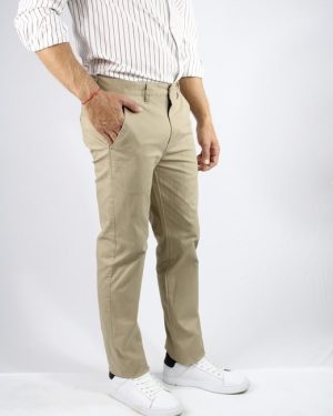 Pantalón chino color beige