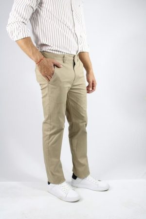 Pantalón chino color beige