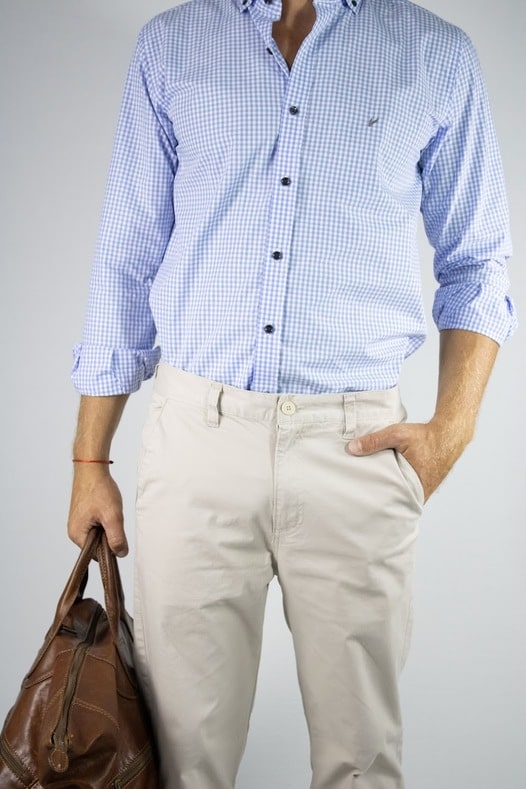 Pantalón chino color beige claro