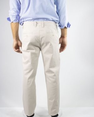 Pantalón chino color beige claro