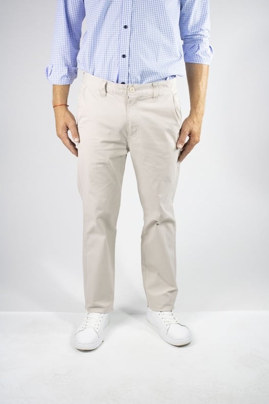 Pantalón chino color beige claro