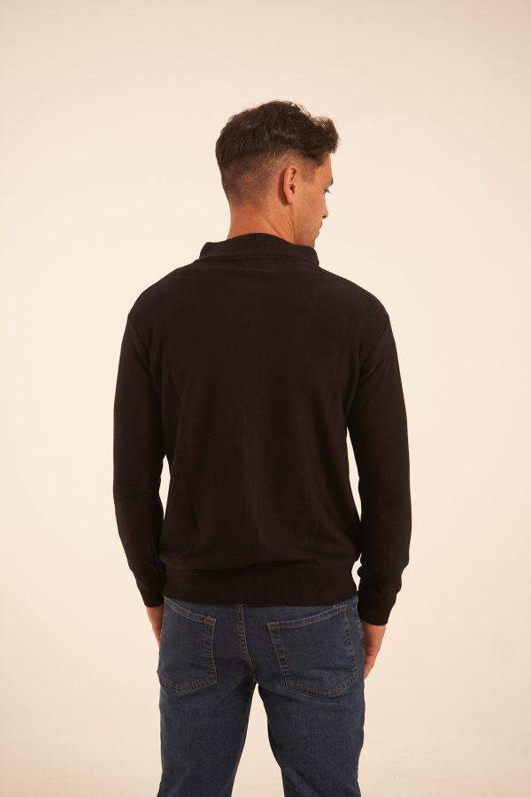 Campera tejida con cierre negra