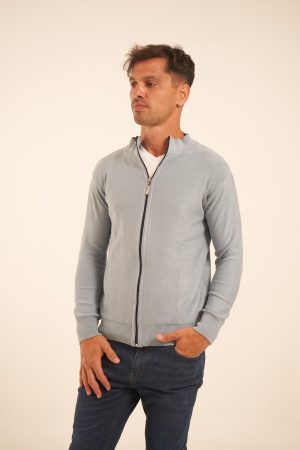 Campera tejida con cierre celeste