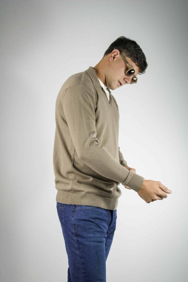 Sweater con cuello tipo chomba habano