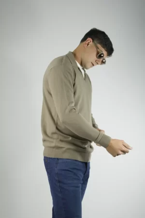 Sweater con cuello tipo chomba habano