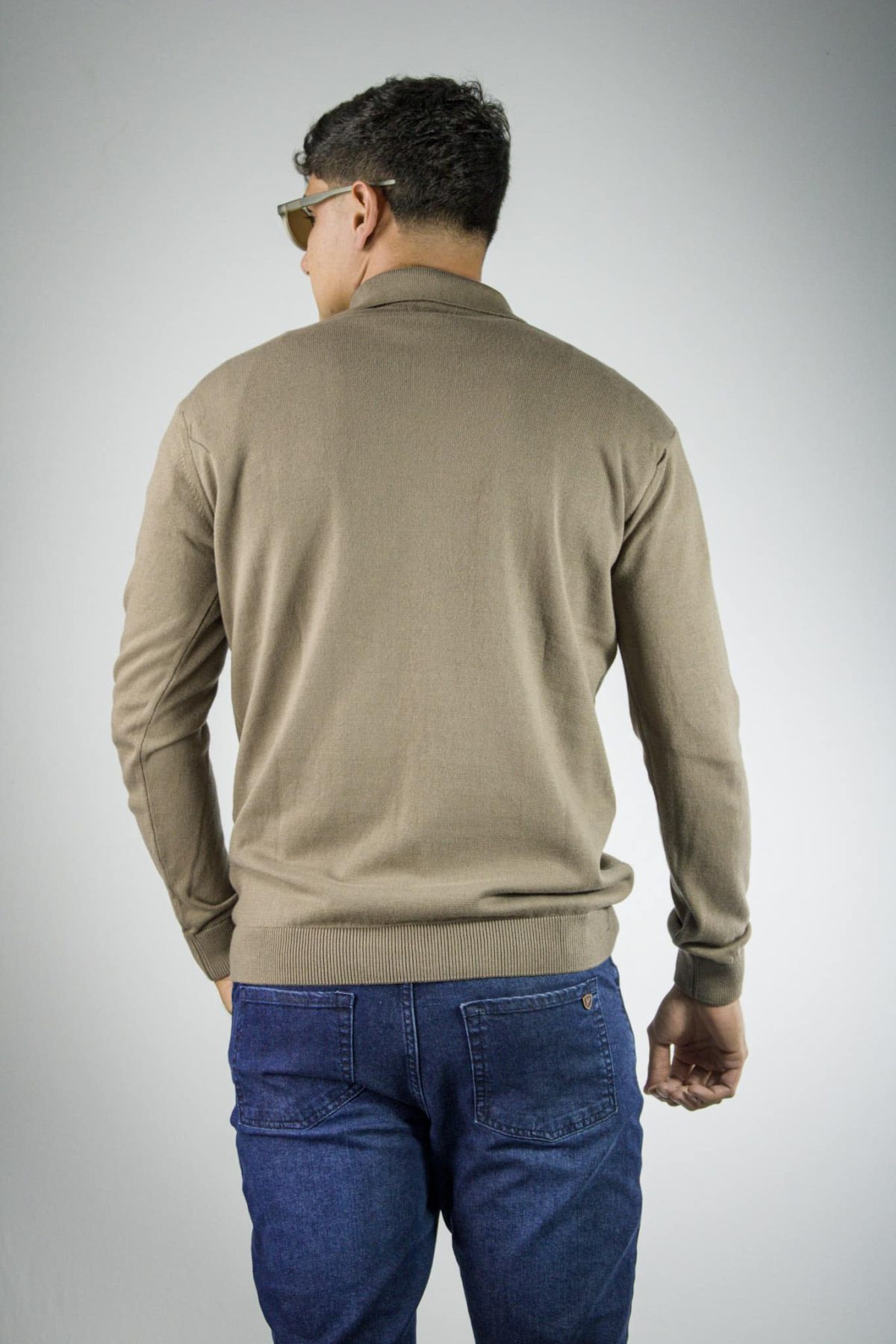 Sweater con cuello tipo chomba habano