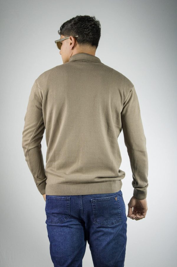 Sweater con cuello tipo chomba habano
