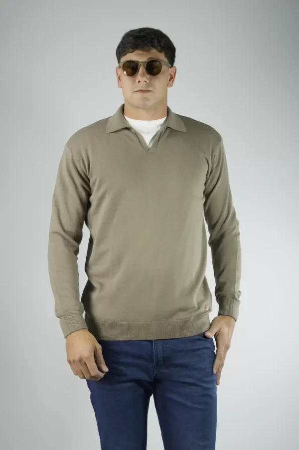Sweater con cuello tipo chomba habano