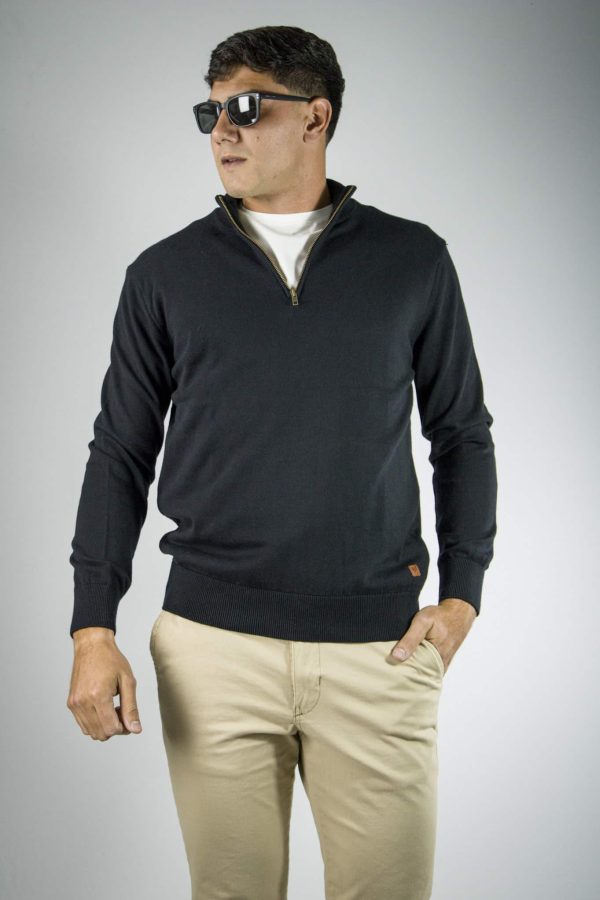 Sweater medio cierre negro