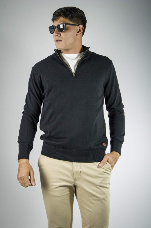 Sweater medio cierre negro