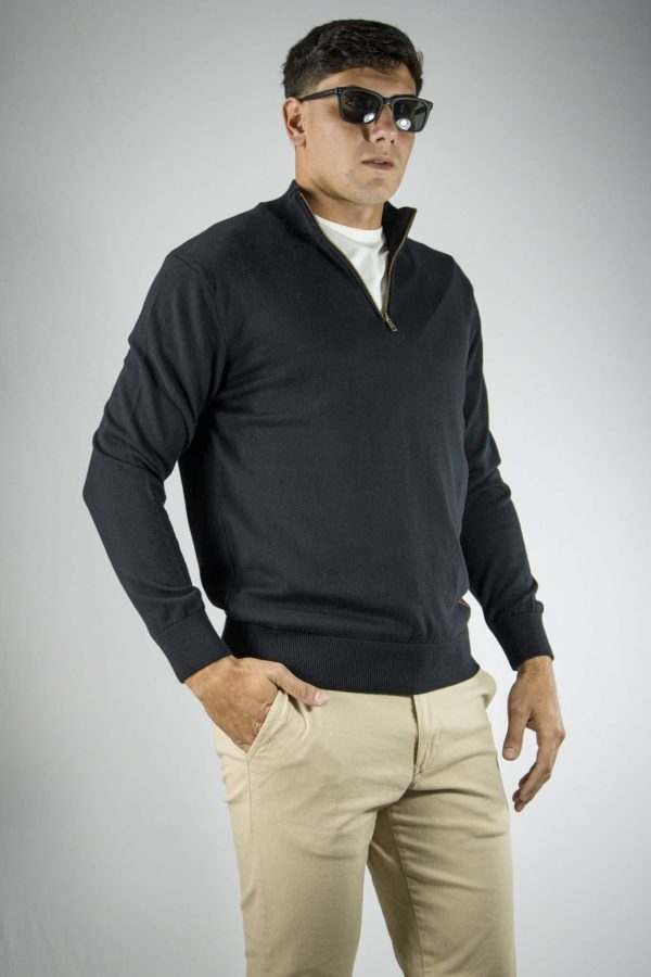 Sweater medio cierre negro