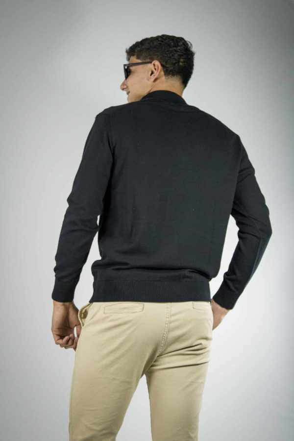 Sweater medio cierre negro