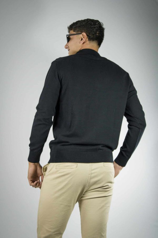 Sweater medio cierre negro