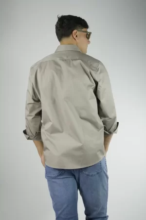 Camisa lisa color vison 100% algodón