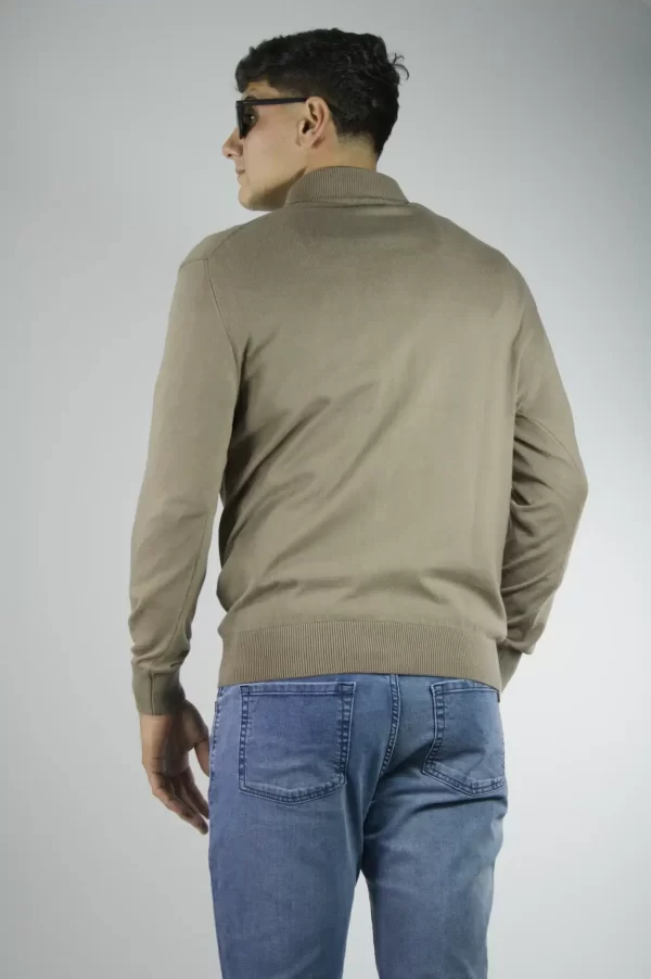 Sweater medio cierre habano