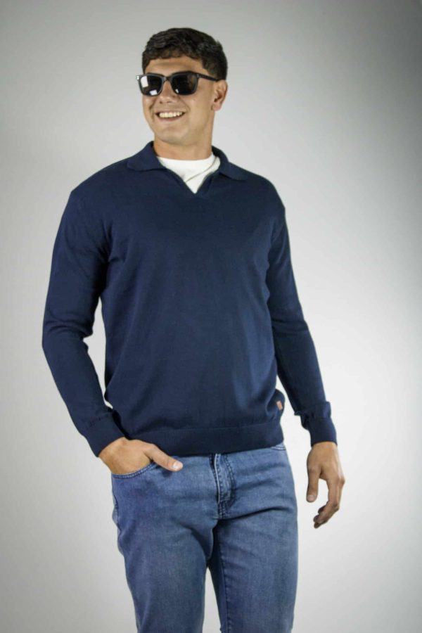 Sweater con cuello tipo chomba azul