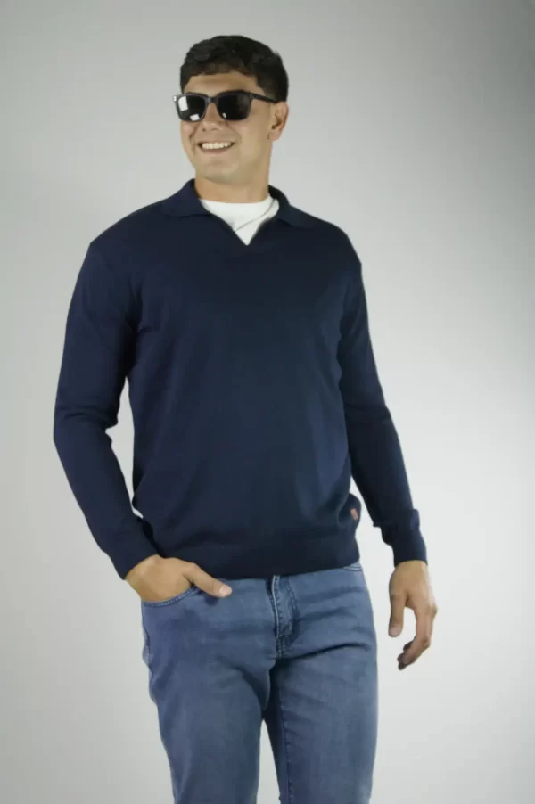 Sweater con cuello tipo chomba azul