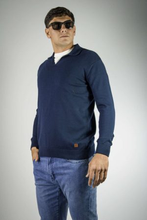 Sweater con cuello tipo chomba azul