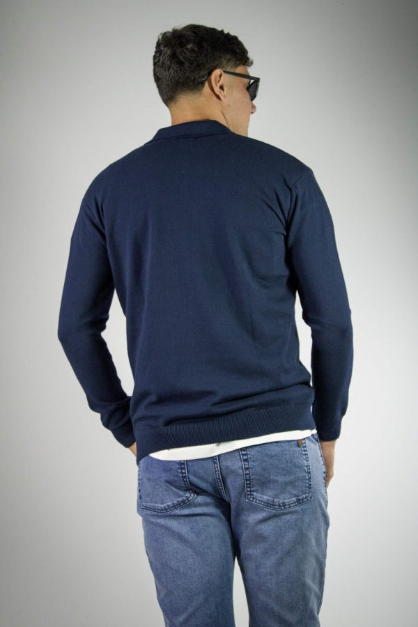 Sweater con cuello tipo chomba azul