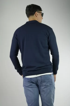 Sweater con cuello tipo chomba azul