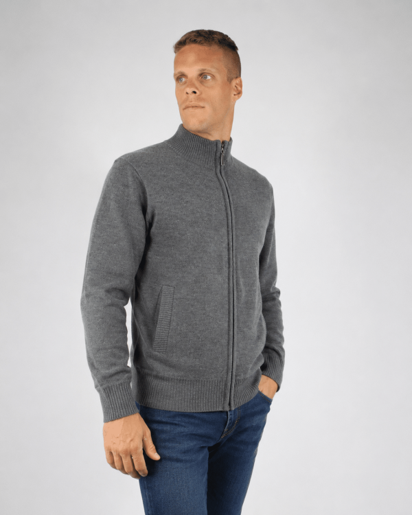 Campera tejida gris oscuro con cierre