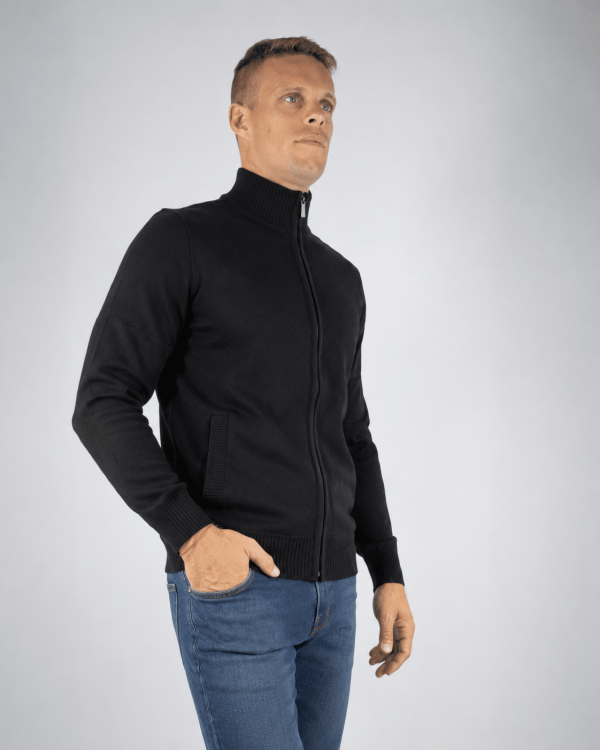 Campera tejida negra con cierre