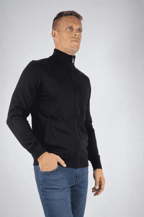Campera tejida negra con cierre